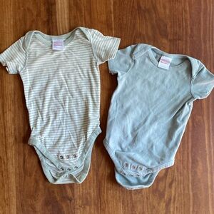 Hanna Andersson short sleeve bodysuits, 12-18 months